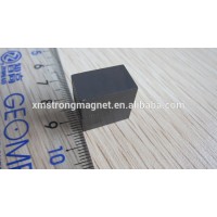 Permanent ferrite/ceramic magnet cubes Y30 for sale